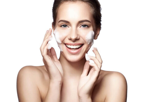 Sữa rửa mặt là bước khởi đầu trong quy trình chăm sóc da